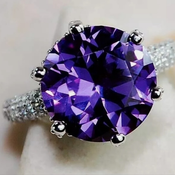 Semi precious Amethystone ring size unknown - Picture 1 of 4